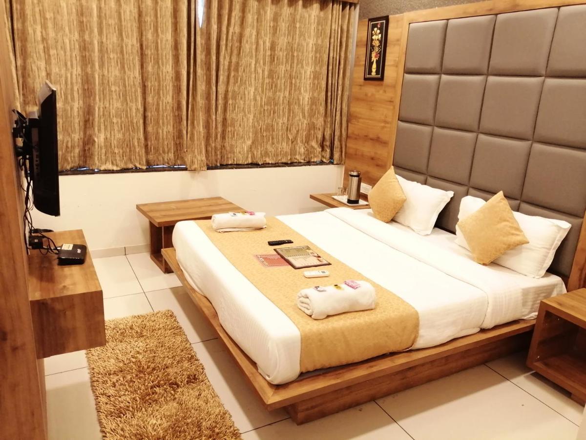 Hotel Golden City Vadodara Ngoại thất bức ảnh