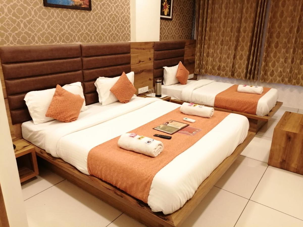 Hotel Golden City Vadodara Ngoại thất bức ảnh
