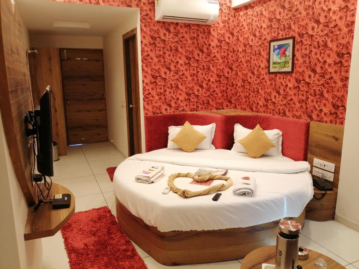Hotel Golden City Vadodara Ngoại thất bức ảnh