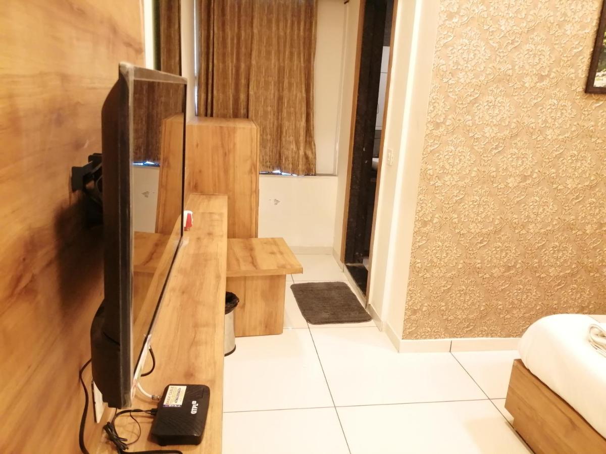 Hotel Golden City Vadodara Ngoại thất bức ảnh