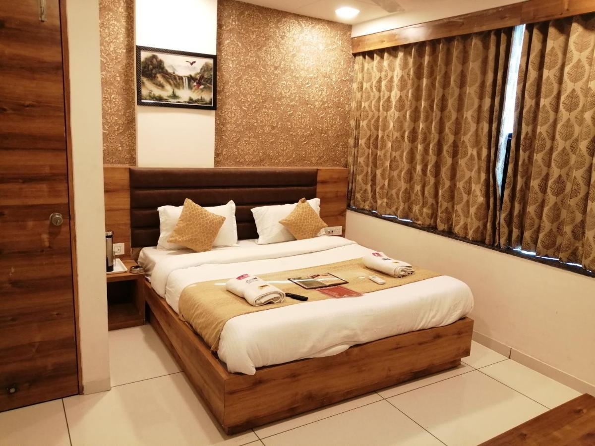 Hotel Golden City Vadodara Ngoại thất bức ảnh